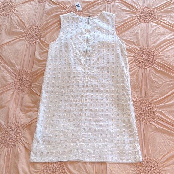 GAP White Eyelet Dress - Picture 2 of 16